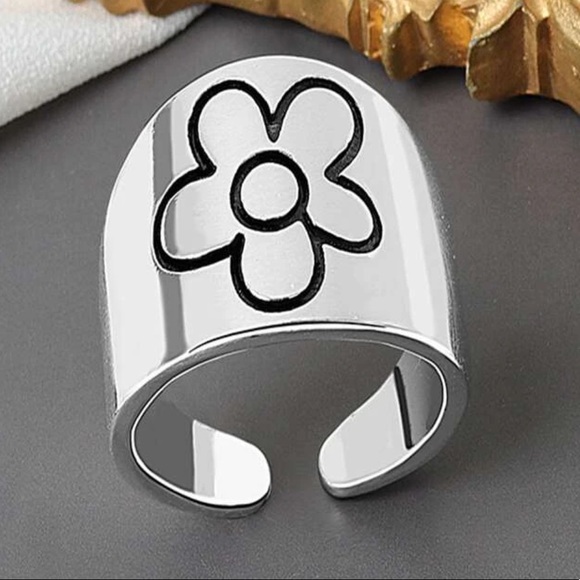 Flower engraved band cuff ring - Picture 2 of 3